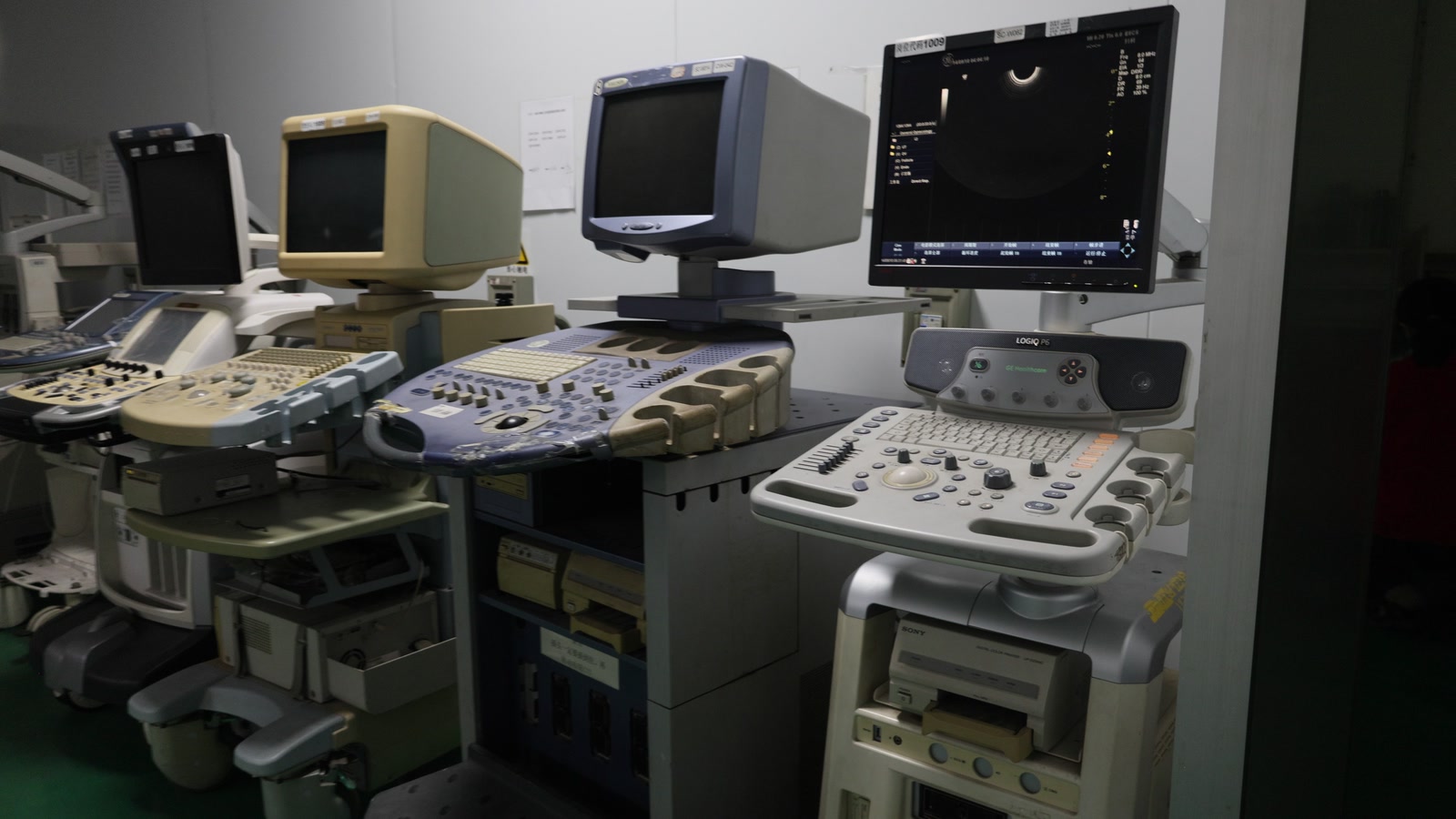 Learning Centre 9 Ultrasound systems in our test bay, including a GE LOGIQ P5 running a live image
