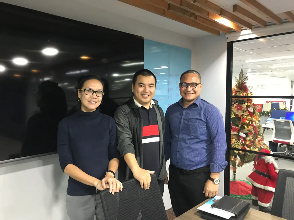 Akicare meeting an ultrasound equipment customer at their office