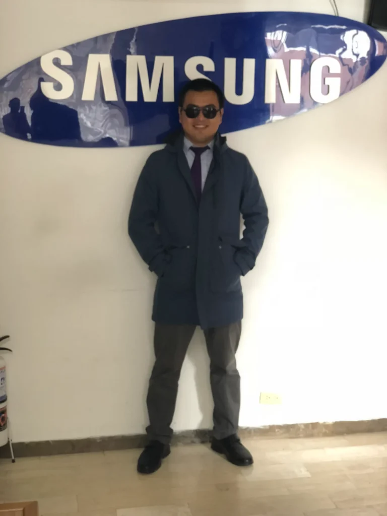 Akicare representative at a customer company in the medical imaging trade