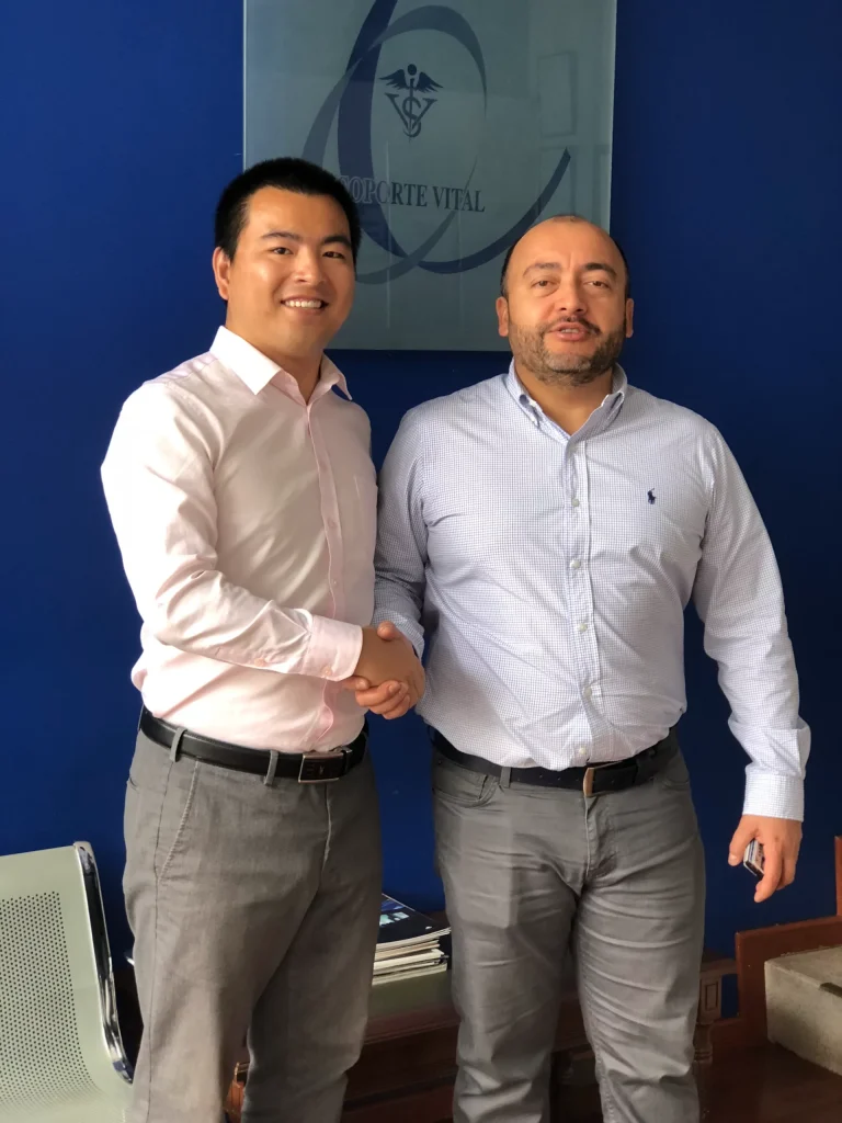 Akicare representative at a customer company in the medical imaging trade